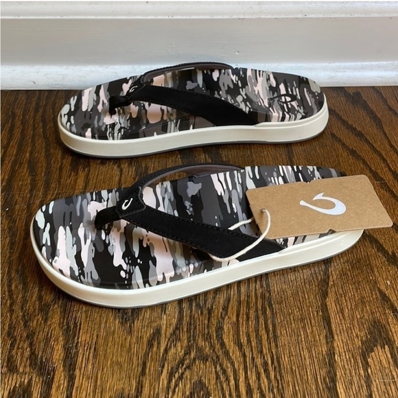 NWT OluKai NU’A PI’O Camo Black Flip Flops Women’s 6 - Picture 1 of 4